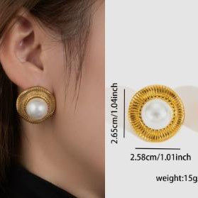Gold earrings with a pearl center worn by a person, shown on an ear and with measurements and weight details.